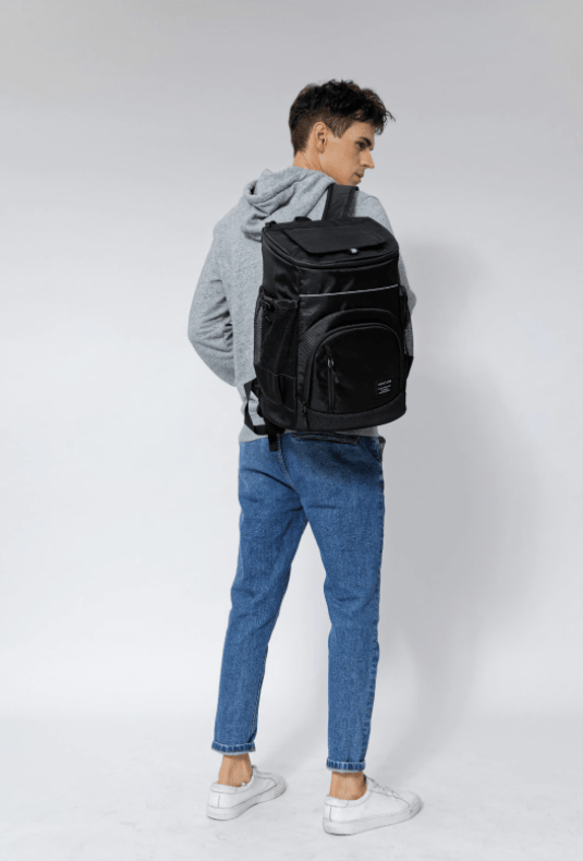 mannequin avec sac a dos isotherme noir 33 litres